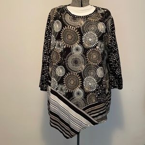 Top. Westbound women. Size 2X. Multicolored black, gray tan. Good condition
